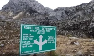 Awal jalur pendakian menuju Puncak Jaya Wijaya